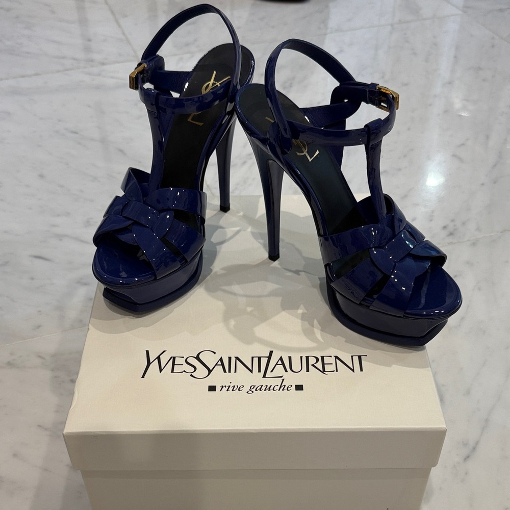 💯 authentic Yves Saint Laurent Tribute sandal